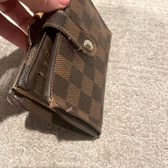 Louie Vuitton French Wallet - Picture 5 of 8
